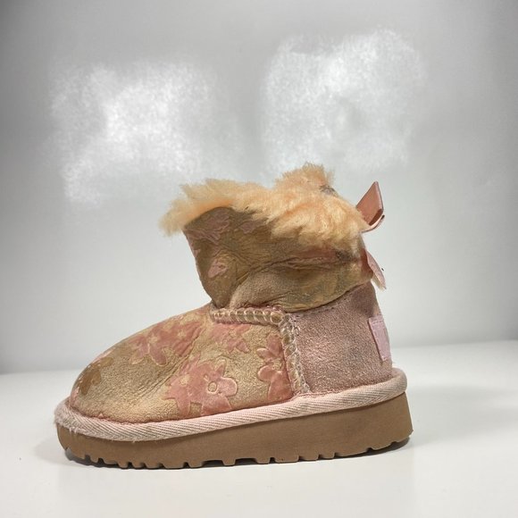 Ugg Youth Girls Boots T Mini Bailey Bow Flowers Pink Sz 6 - Picture 6 of 13